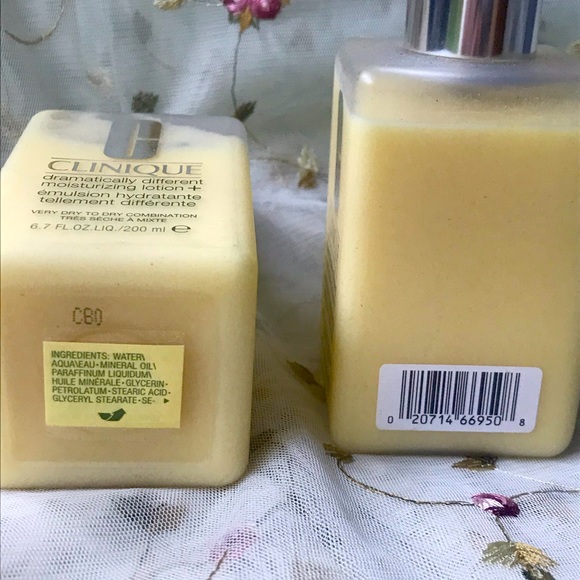 Clinique Dramatically Different Lotion VERY DRY- DRY COMBINATION SKIN - Picture 2 of 5